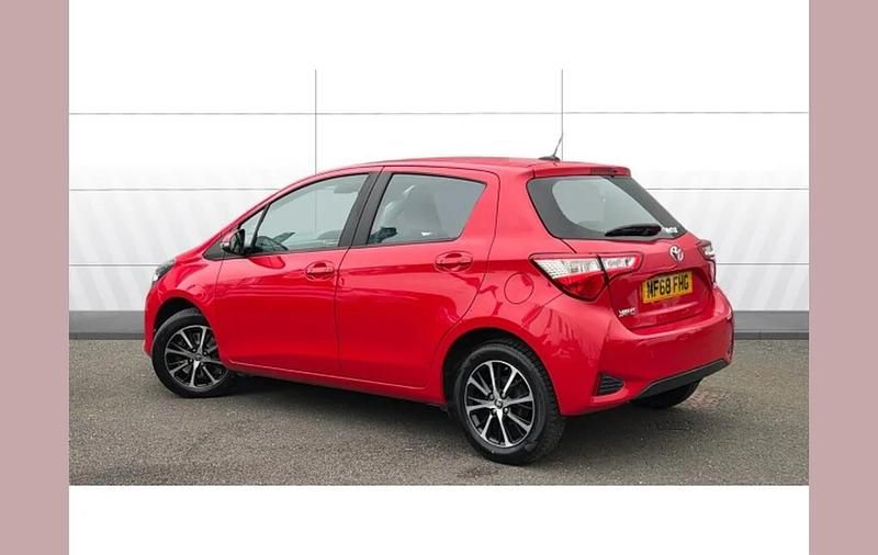 Used Toyota Yaris 111 HP (81 kW) 2018 Red Hatchback