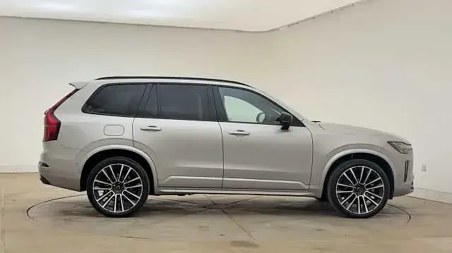 Usado Volvo XC90 Ultra 455 HP (334 kW) 2025 Prateado SUV