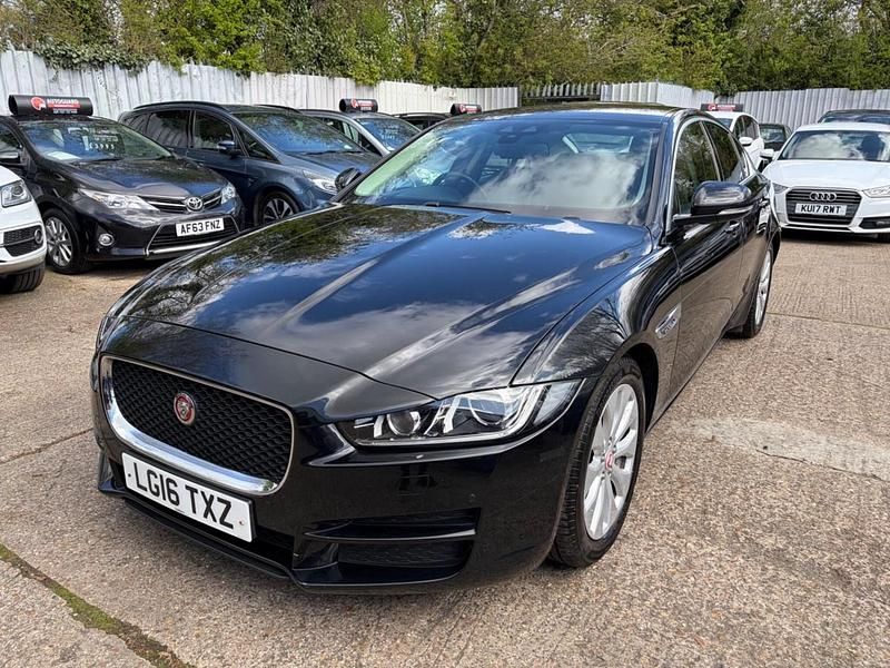Begagnad Jaguar XE Prestige 180 HK (132 kW) 2016 Svart Sedan