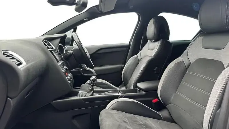 Usado DS Automobiles DS4 120 CV (88 kW) 2016 Púrpura Utilitario