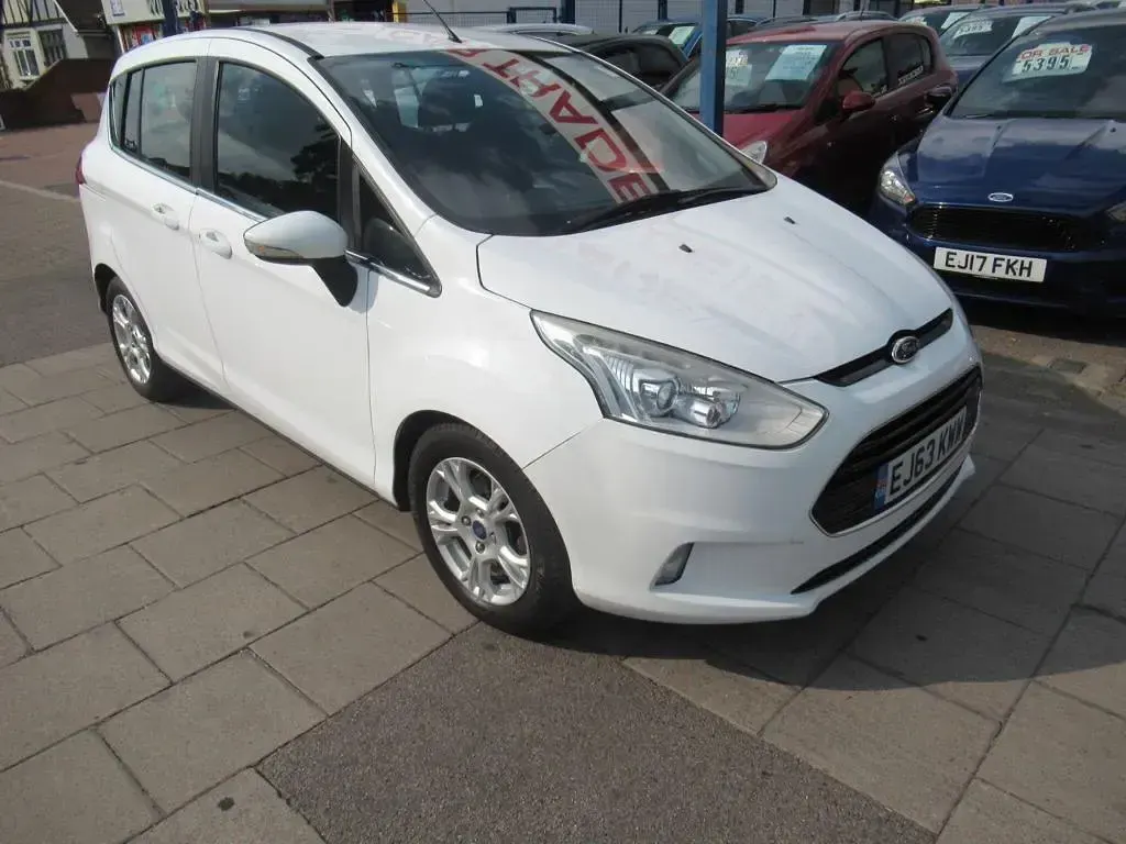 Used Ford B-MAX Zetec 105 HP (77 kW) 2016 White MPV