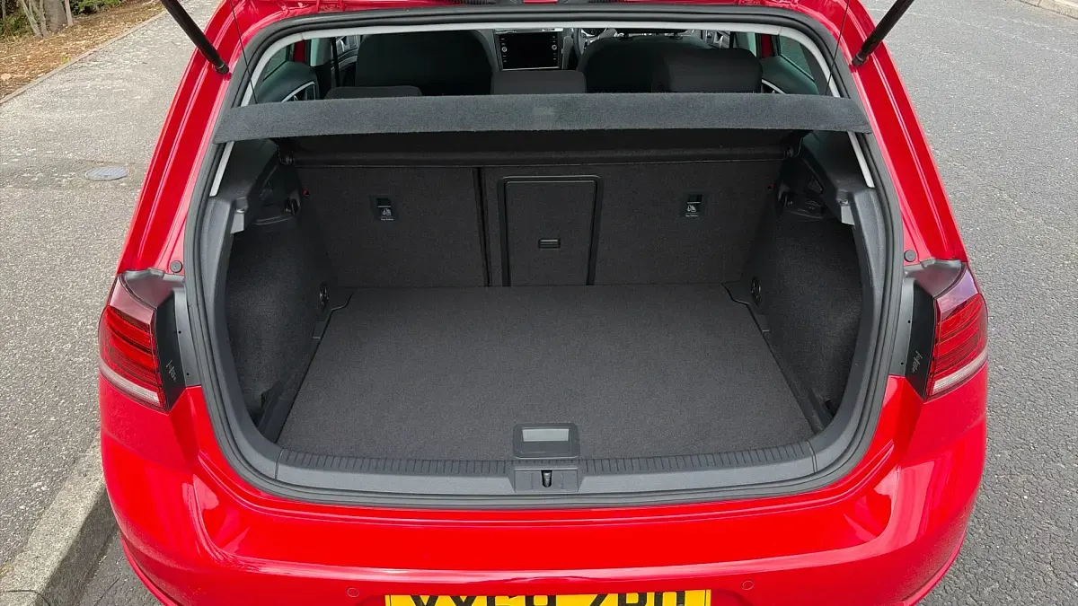 Used VW Golf VII Match 150 HP (110 kW) 2019 Red Hatchback