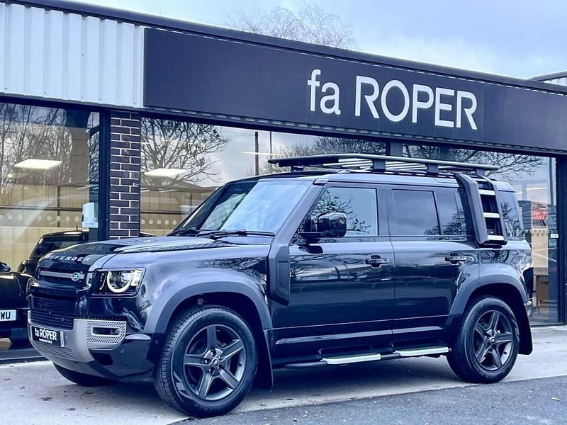 Used Land Rover Defender SE Dynamic 2022 Santorini black metallic Estate