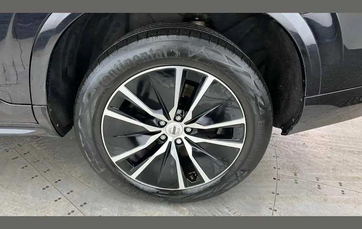 Used Volvo XC90 Momentum 235 HP (172 kW) 2022 Black SUV
