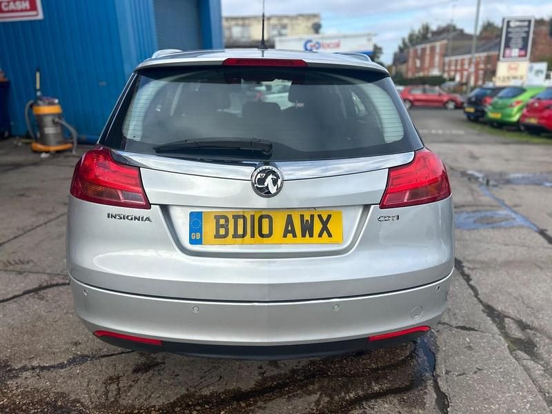 Used Vauxhall Insignia 160 HP (117 kW) 2010 Silver Estate