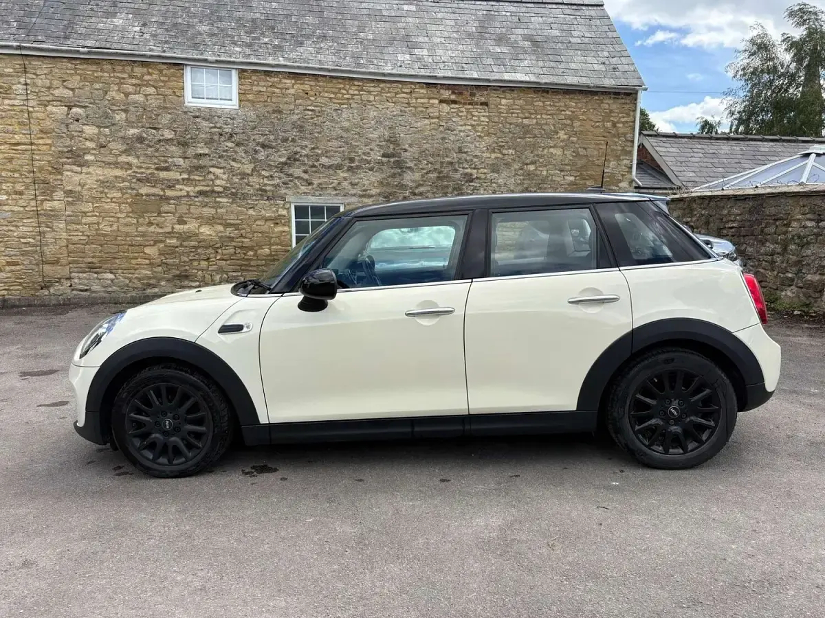 Used Mini Cooper Classic 136 HP (100 kW) 2019 White Hatchback
