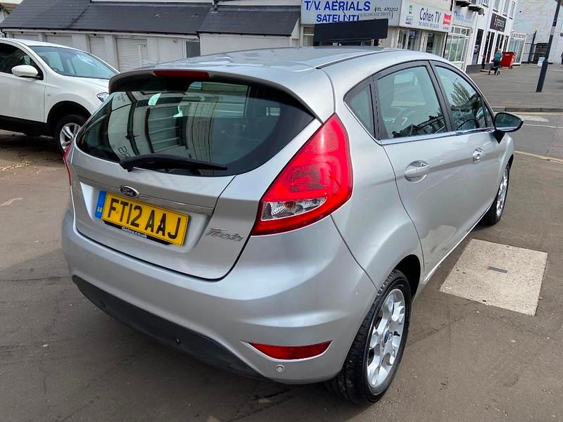 Used Ford Fiesta Zetec 96 HP (70 kW) 2012 Moondust Hatchback