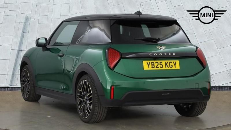 Usado Mini Cooper Hatch 113 kW (154 HP) 2025 Verde Citadino