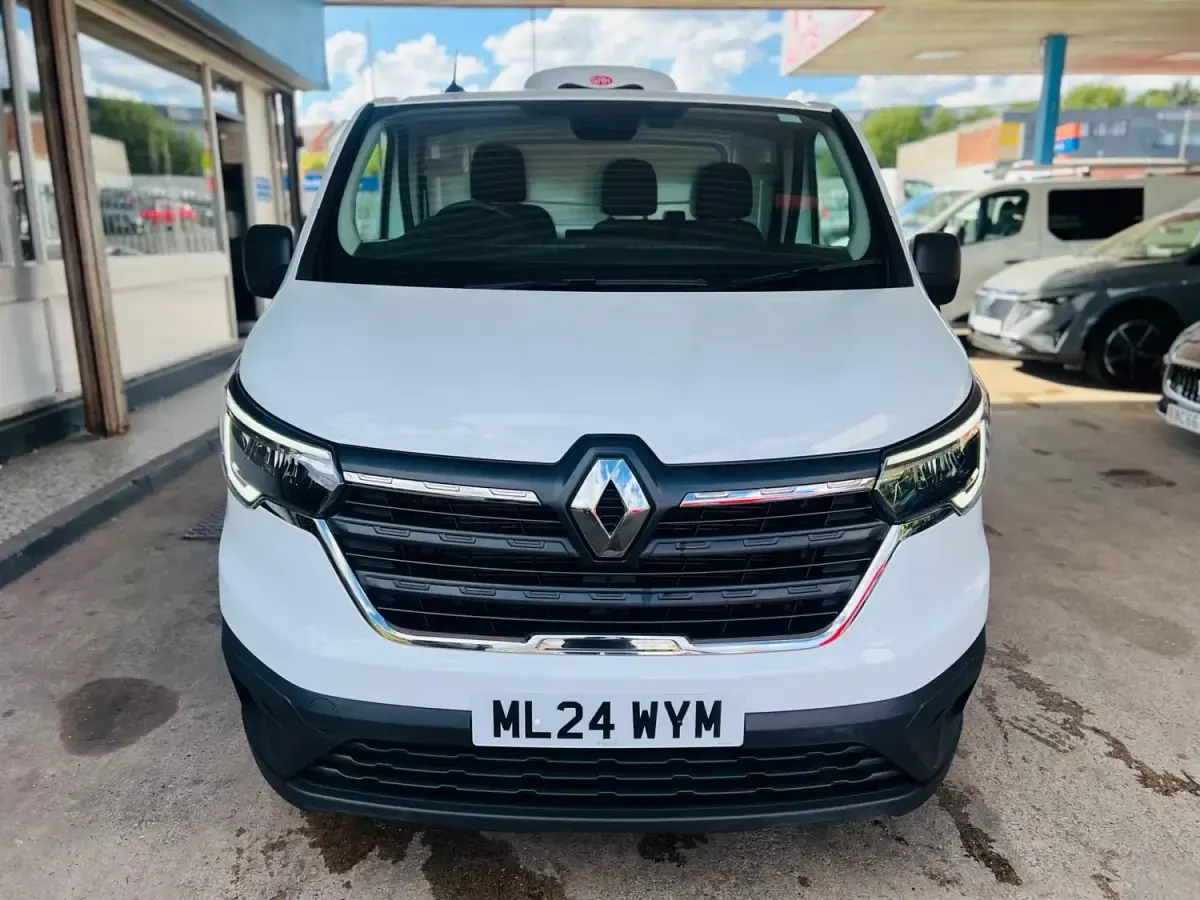 Begagnad Renault Trafic 2024 Vit Minibuss