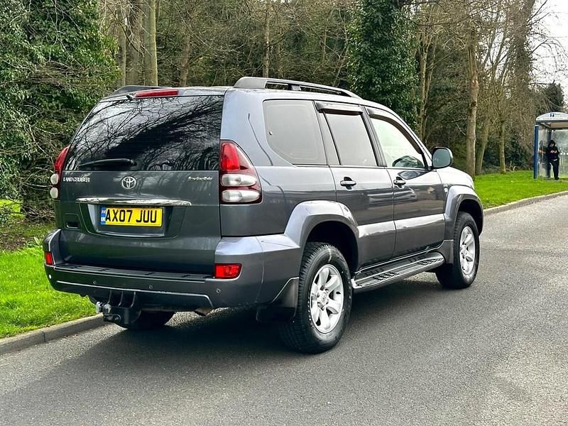 Used Toyota Land Cruiser 173 HP (127 kW) 2007 Grey SUV