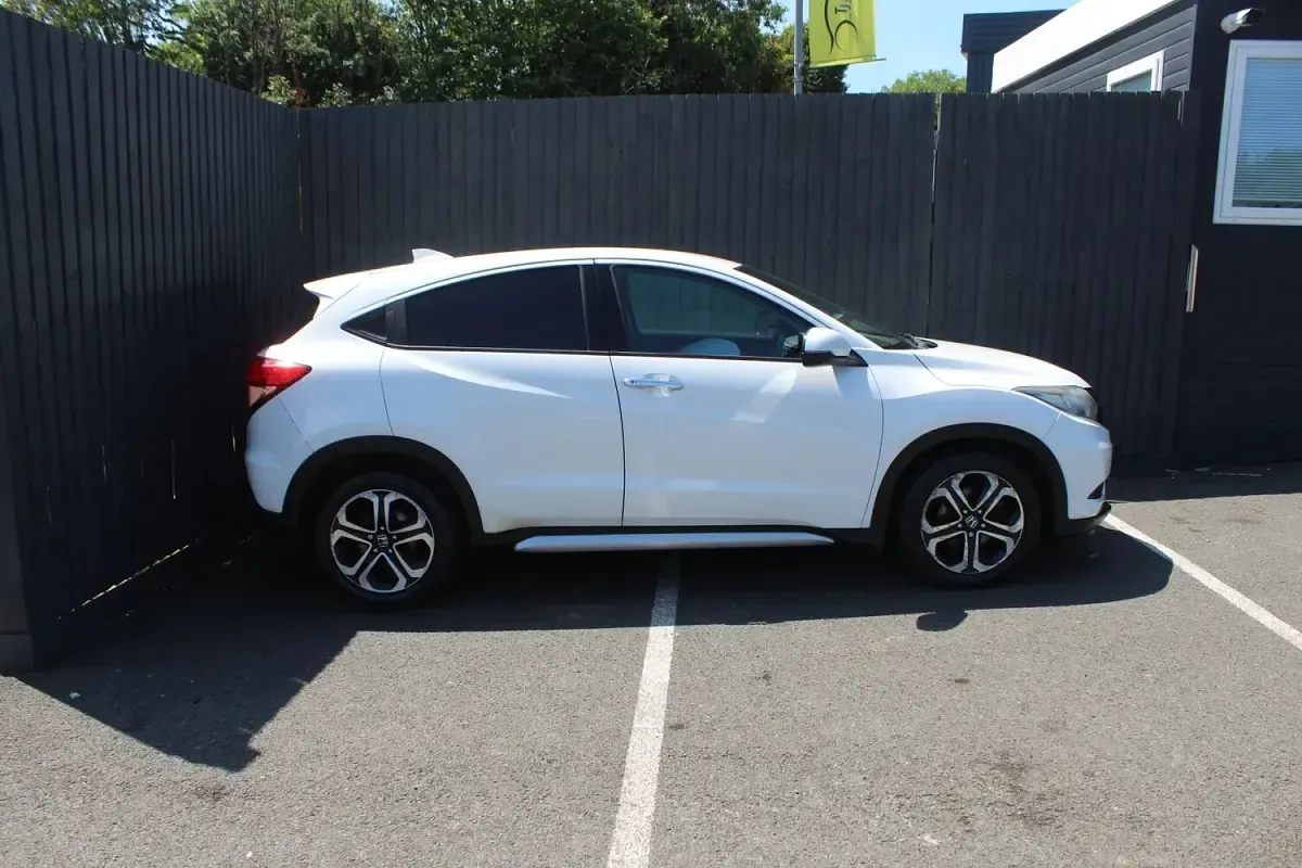 Used Honda HR-V SE 120 HP (88 kW) 2015 White SUV