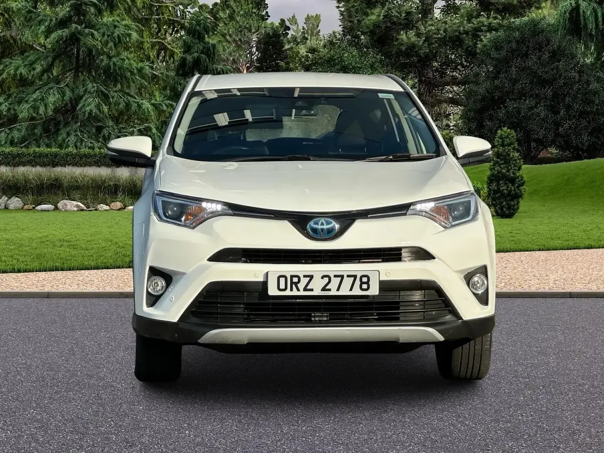 Used Toyota RAV4 Hybrid 194 HP (142 kW) 2018 White SUV