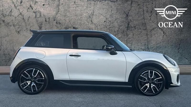 Usado Mini Cooper Hatch 113 kW (154 CV) 2025 Blanco Utilitario