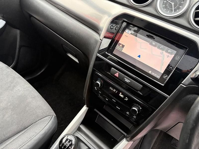 Used Suzuki Vitara SZ5 120 HP (88 kW) 2018 White SUV