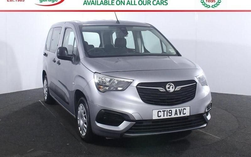 Used Vauxhall Combo Design Edition 110 HP (80 kW) 2019 Grey MPV