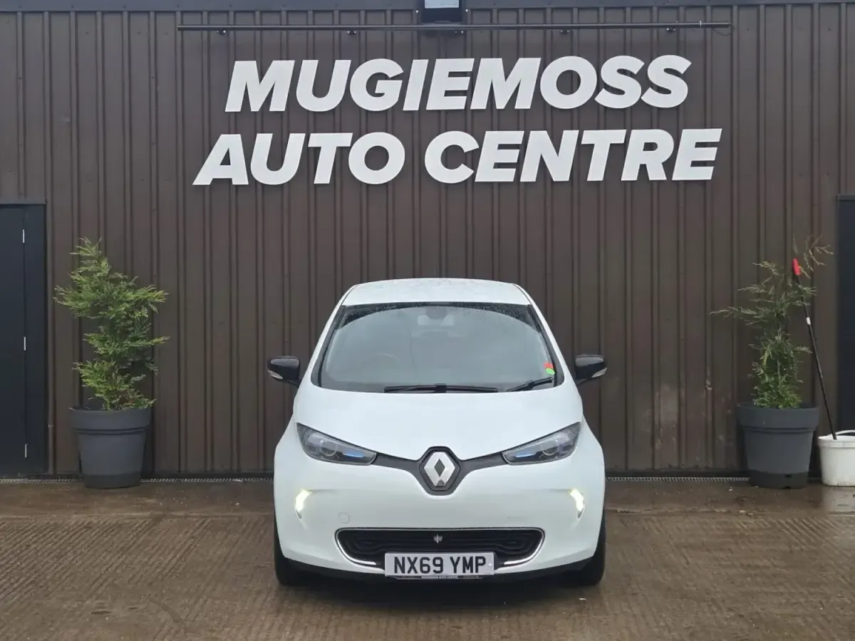 Used Renault Zoe Dynamique 80 kW (109 HP) 2019 White Hatchback
