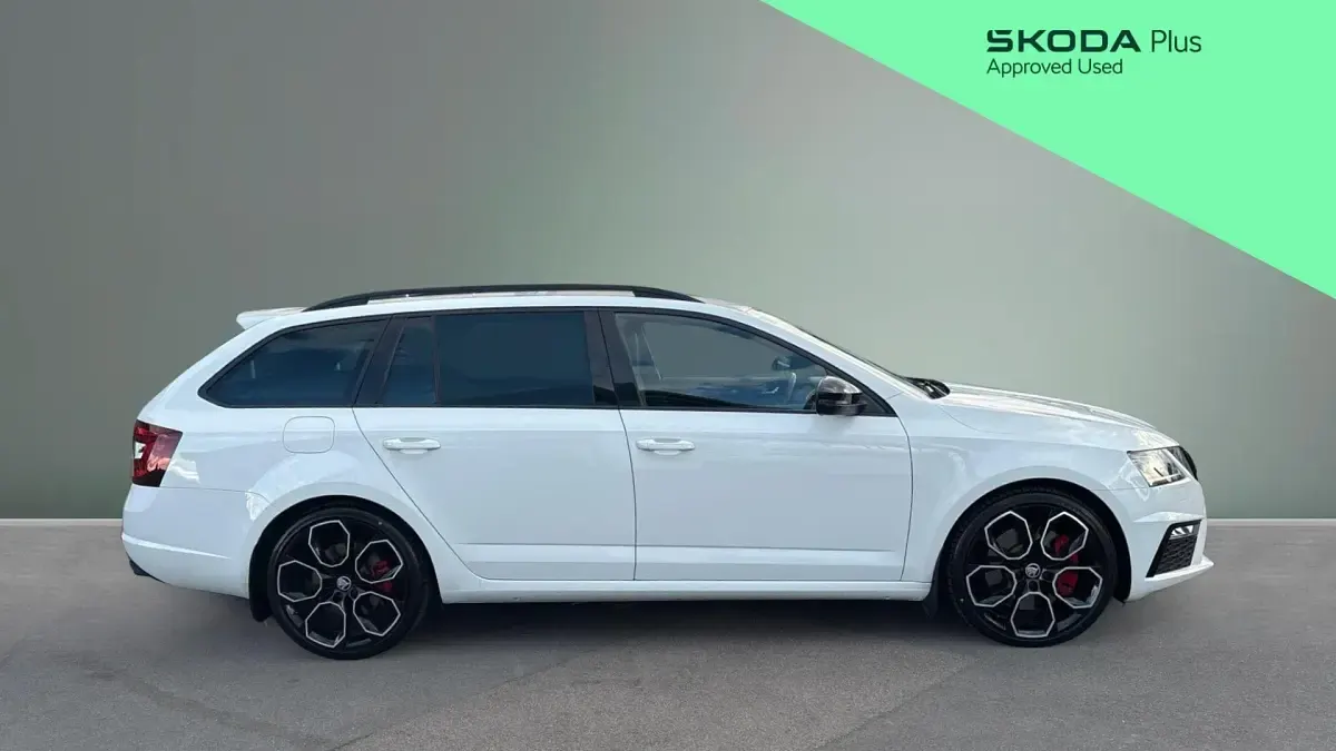 Used Skoda Octavia vRS 245 HP (180 kW) 2020 White Estate