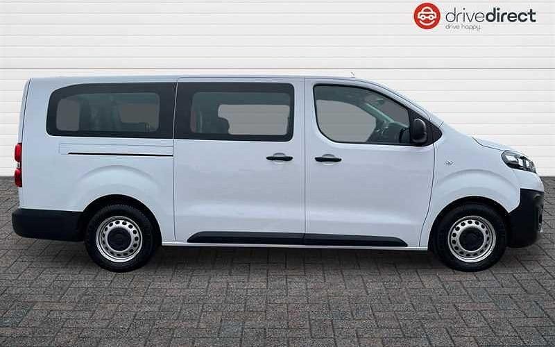 Used Vauxhall Vivaro 100 kW (136 HP) 2022 White MPV