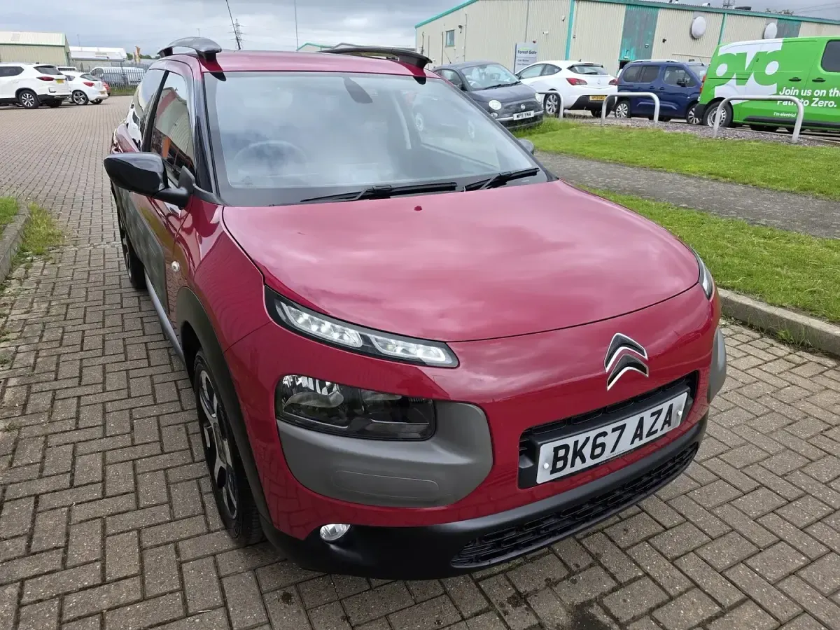 Used Citroën C4 Cactus Flair 2017 Red Hatchback