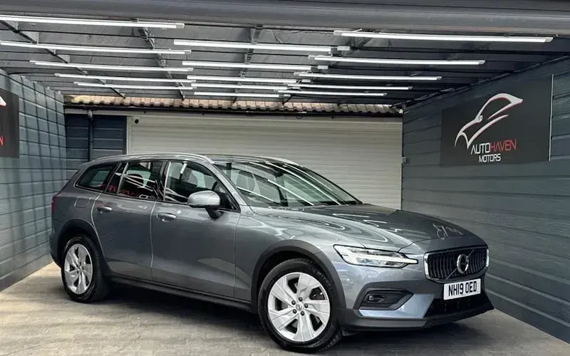 Używany Volvo V60 CC Plus 190 KM (139 kW) 2020 Kombi