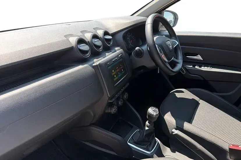 Used Dacia Duster Comfort 99 HP (72 kW) 2020 White SUV