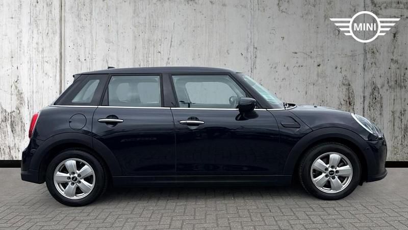 Begagnad Mini Cooper Classic 134 HK (98 kW) 2022 Svart Halvkombi