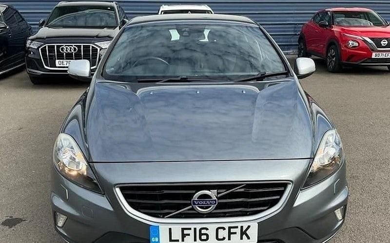 Used Volvo V40 R-Design 122 HP (89 kW) 2019 Hatchback