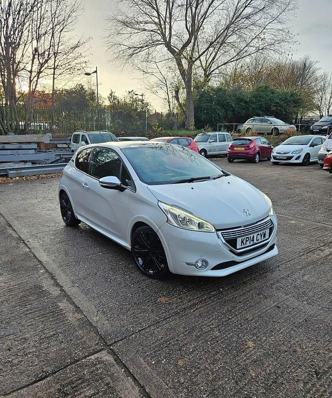 Used Peugeot 208 2014 White Hatchback