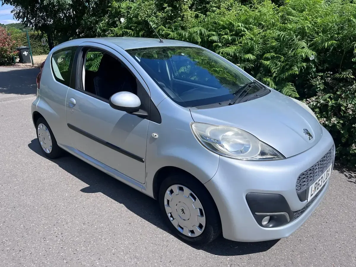 Used Peugeot 107 Active 68 HP (50 kW) 2013 Silver Hatchback