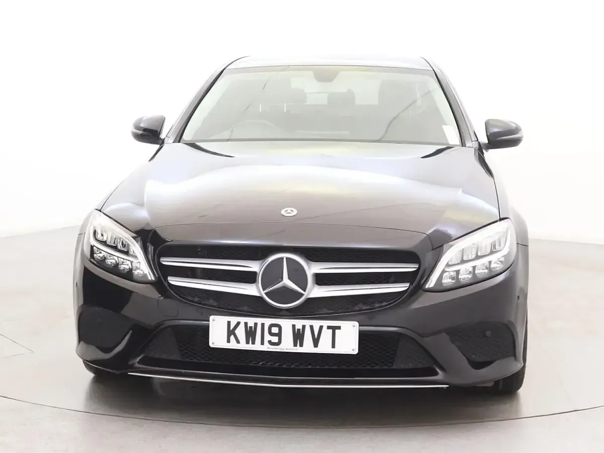 Käytetty Mercedes C220 194 HP (142 kW) 2019 Musta Sedan