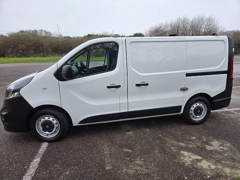 Used Vauxhall Vivaro S 95 HP (69 kW) 2017 White MPV