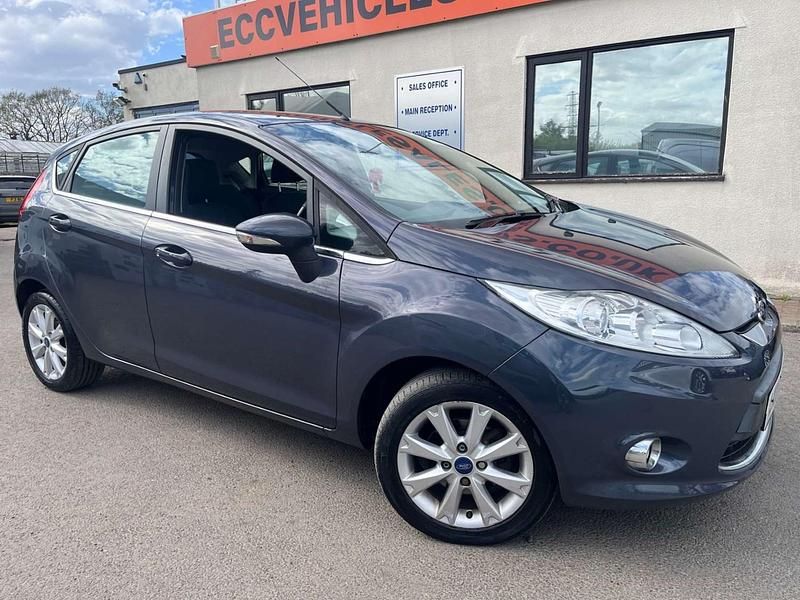 Used Ford Fiesta Zetec 70 HP (51 kW) 2011 Grey Hatchback