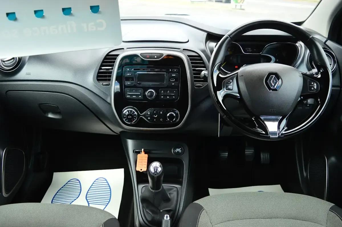 Used Renault Captur Expression+ 90 HP (66 kW) 2013 Black SUV
