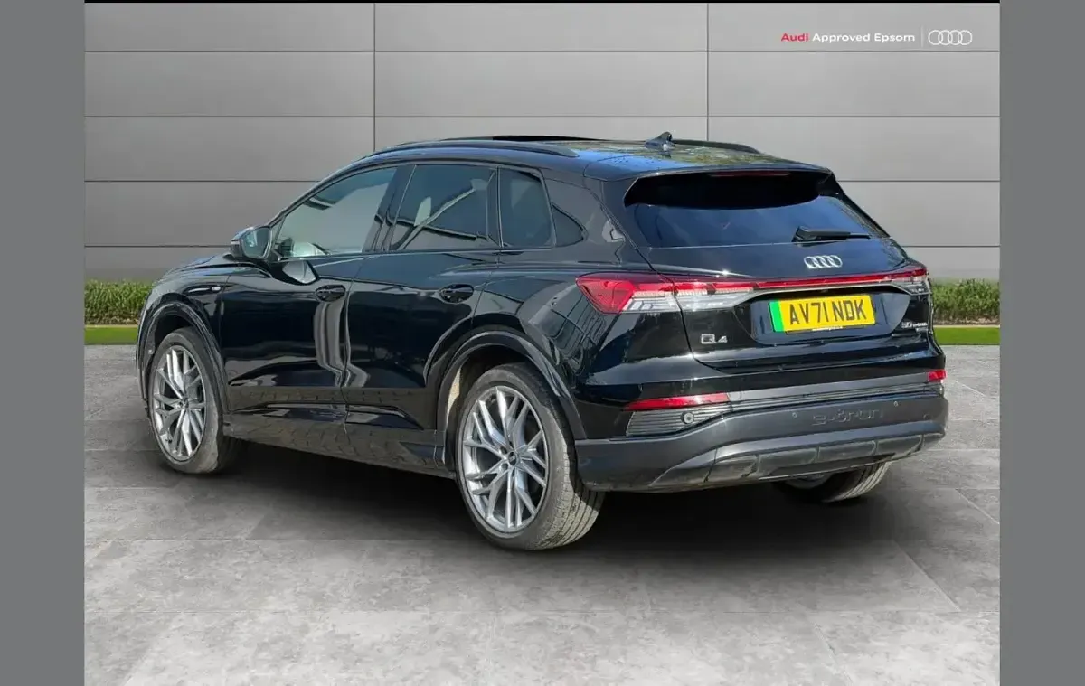 Second-hand Audi Q4 e-tron Advanced 219 kW (299 CP) 2021 Negru SUV