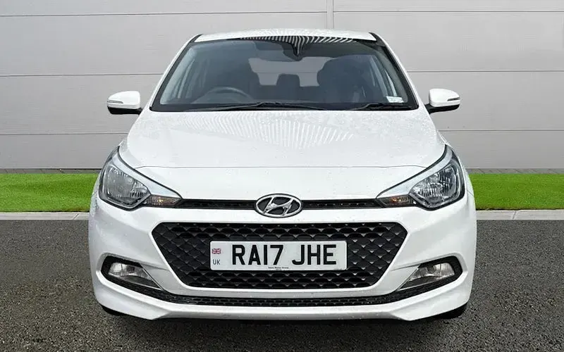 Used Hyundai i20 84 HP (61 kW) 2017 White Hatchback