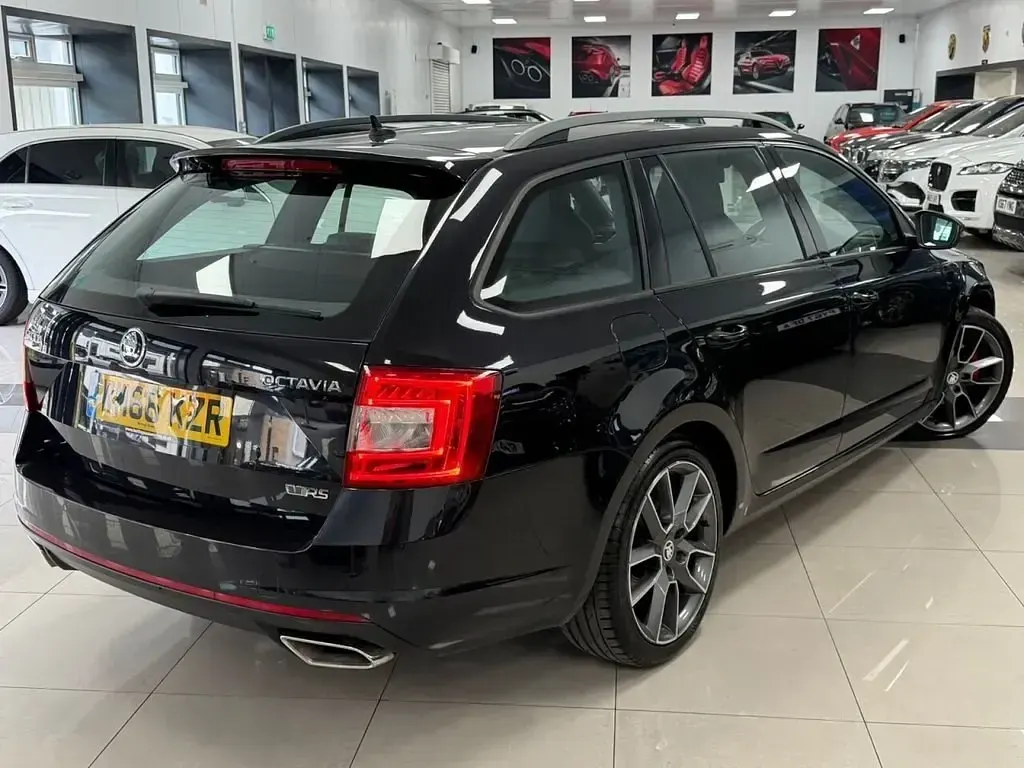 Begagnad Skoda Octavia vRS 184 HK (135 kW) 2017 Svart Kombi