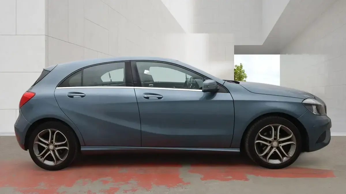 Used Mercedes A180 109 HP (80 kW) 2013 Blue Hatchback