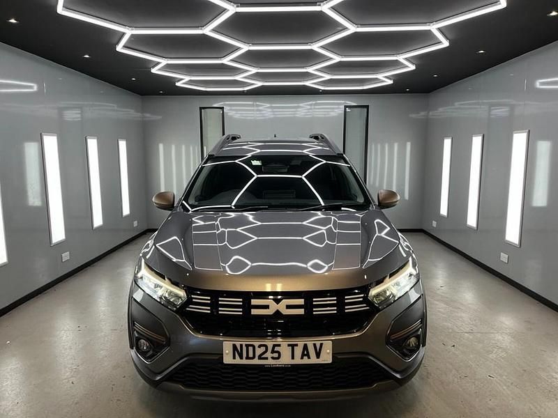 Used Dacia Jogger Extreme 110 HP (80 kW) 2025 Grey MPV