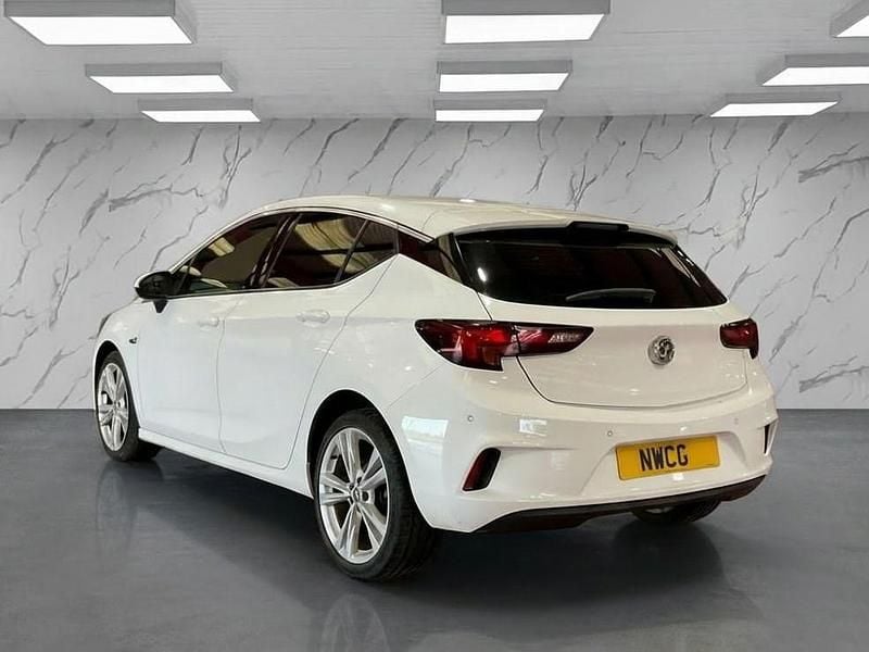Used Vauxhall Astra SRi 150 HP (110 kW) 2018 White Hatchback