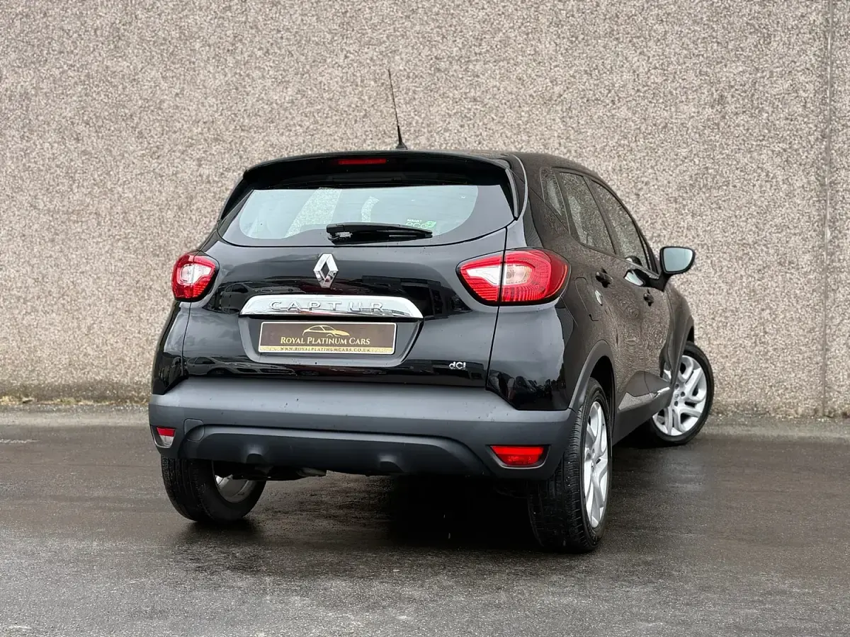 Used Renault Captur Dynamique 90 HP (66 kW) 2016 Black SUV