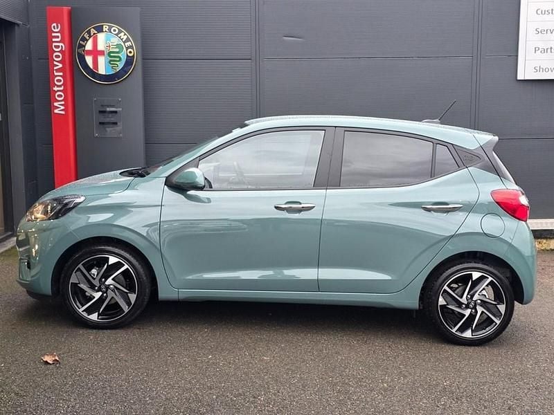 New Hyundai i10 Premium 63 HP (46 kW) 2025 Mangrove green Hatchback
