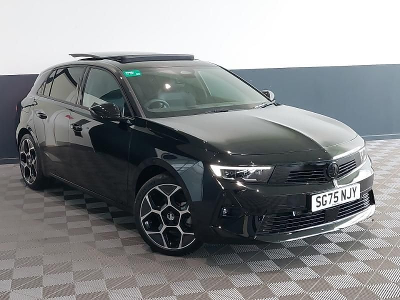 New Vauxhall Astra Ultimate 130 HP (95 kW) 2025 Black Hatchback