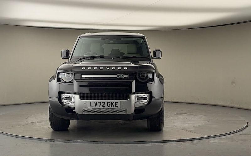 Used Land Rover Defender SE 250 HP (183 kW) 2022 Santorini black SUV