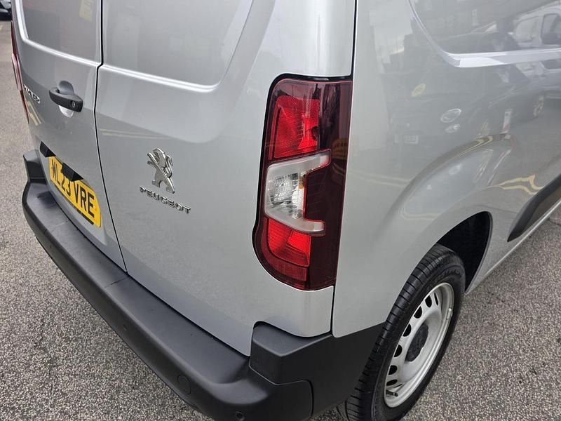 Used Peugeot Partner Premium 102 HP (75 kW) 2023 Grey MPV
