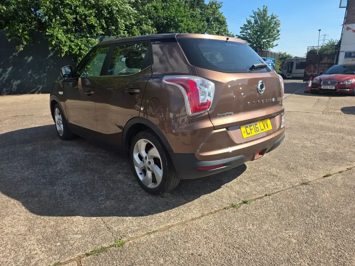 Used SsangYong Tivoli 115 HP (84 kW) 2016 Brown SUV