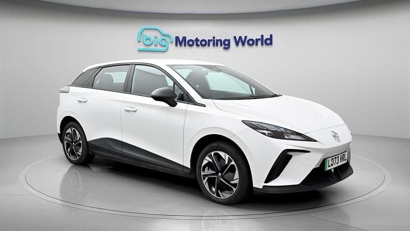 Used MG MG4 EV SE 319 kW (435 HP) 2023 White Hatchback