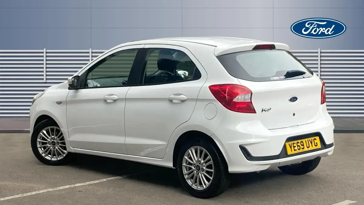 Used Ford Ka Plus Zetec 86 HP (63 kW) 2019 White Hatchback