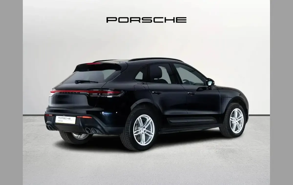 Used Porsche Macan 261 HP (191 kW) 2025 Black SUV
