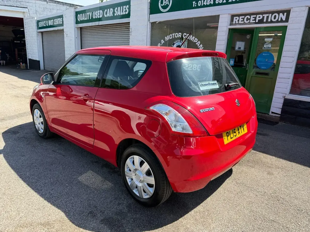 Used Suzuki Swift 94 HP (69 kW) 2015 Red Hatchback