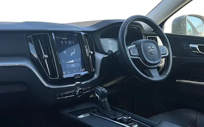 Second-hand Volvo XC60 Momentum 250 CP (183 kW) 2019 Gri SUV